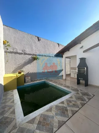 Imagem Casa à 150 metros da Praia do Gaivotas em Itanhaém, 02 dorms, 03 vagas, piscina, churrasqueira 379mil
