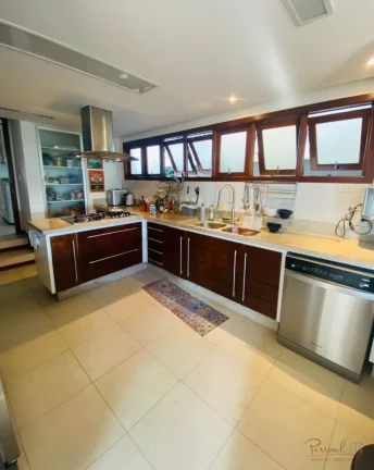 Imagem Essa casa incrível, tem uma identidade única, extremamente elegante, com muita luz e ventilação ...