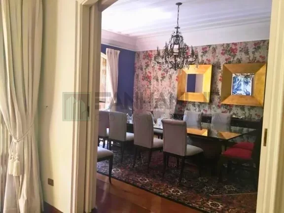 Imagem Imponente Residência de Alto Padrão no Morumbi: 5 Quartos, 5 Suítes, 6 Salas, 8 Banheiros, 10 Vagas de Garagem e 1.100m² de Área.