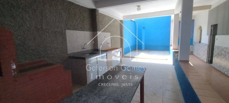 Imagem Casa à Venda - Com 05 Quartos - Santo Antônio - Mantena - MG