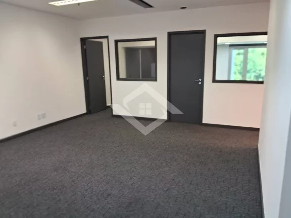 Imagem Sala Comercial de 126m² na Torre do Rio Sul – Excelente Estrutura e Localiz