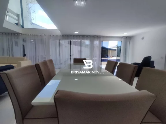 Imagem ENSEADA- CASA SOBRADA À UMA QUADRA DA PRAIA , 06 VAGAS DE GARAGEM, LAZER.
