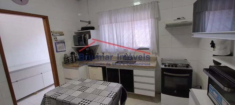 Imagem Sobreposta Baixa 3 Quartos Quintal Churrasqueira e Garagem a Venda