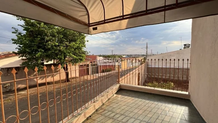 Imagem Casa de 3 quartos para alugar em Uberaba - Conjunto Pontal