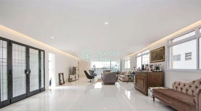 Imagem São incríveis 330m2 de área útil, 3 dormitórios ( 2 suítes ) e 3 vagas na garagem. Living ampl...