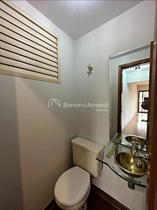 Imagem Viva com conforto e elegância neste amplo apartamento de 289m², ocupando andar inteiro, em uma das...