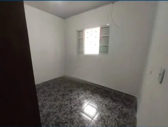Imagem Casa de fundos com vaga para Locação na Vila Alto Sto André