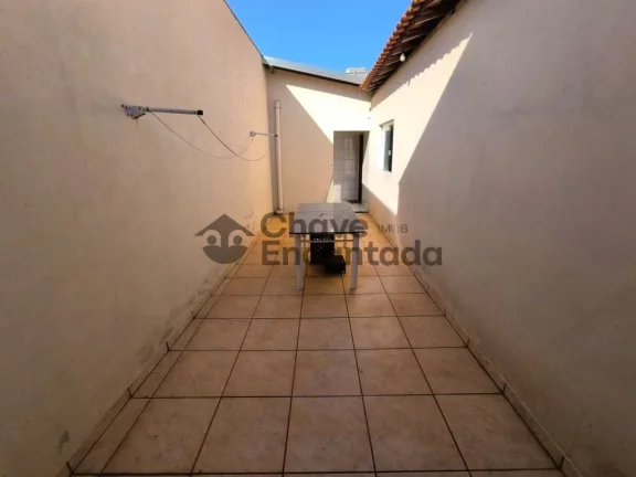 Imagem Casa com barracao um excelente custo beneficio.