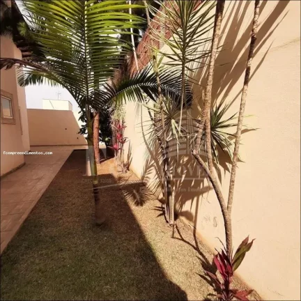 Imagem Casa para Venda em Araras, Jardim da Colina, 3 dormitórios, 1 suíte, 1 banheiro, 1 vaga