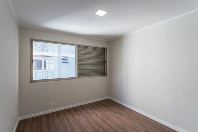 Imagem Apartamento 137M² Reformado, 3Q, 1 Suíte, 2 Banheiros, 1 Vaga, Sol da Manhã, Banheira, Academia, Salão de Festas, Área Verde, Armários.