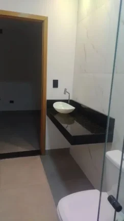Imagem Casa em Condomínio à Venda em Sorocaba-SP: 3 Quartos, 3 Suítes, 2 Salas, 2 Vagas de Garagem e 112m² de Área!