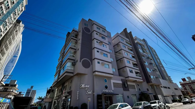 Imagem Cobertura com 3 dormitórios sendo 1 suíte e 2 vagas, a 200m da praia de Gravatá Navegantes/SC