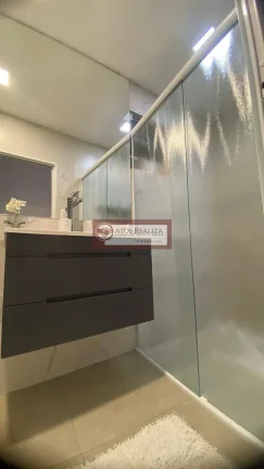 Imagem Com certeza esse imóvel cabe no seu bolso, casa a venda no Jardim presidente, imóvel de 3 Dormitórios, com cozinha planejada, ar condicionado na sala e nos quartos, 1 vaga de garagem coberta com portão automático aqui bem localizado no Jardim Presidente, 