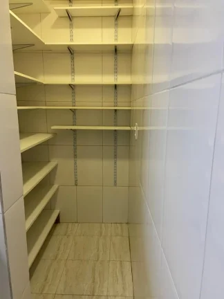 Imagem "Cansado de viver apertado e inseguro? Descubra essa raridade com terreno gigante e estilo!"