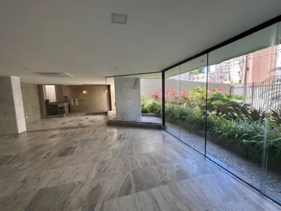 Imagem A 5ª Avenida Selecionou esse espaçoso 4/4, suite, lavabo, 225,48m2 de área privativa com 02 vagas soltas no melhor da Barra: por apenas R$1.200.000,00
