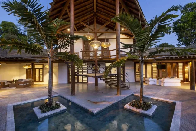 Imagem Casa de luxo à venda em Trancoso/BA com alta rentabilidade na locação — oportunidade exclusiva para investidores.