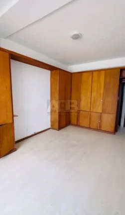 Imagem Apartamento à venda na Avenida Atlântica, 3 quartos, 1 vaga e 130m2.