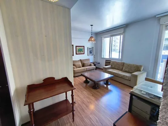 Imagem Apartamento semi mobiliado com 4 dormitórios sendo 1 demi suíte e 1 vaga no Centro de Florianópolis