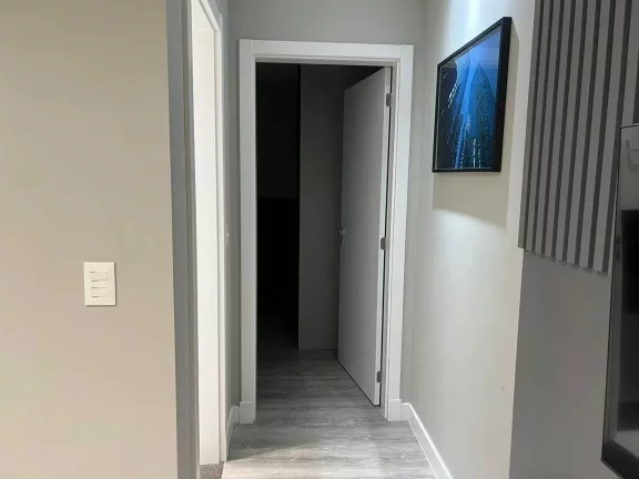 Imagem Flat mobiliado com 1 dormitório e 1 vaga de garagem em Itapema/SC