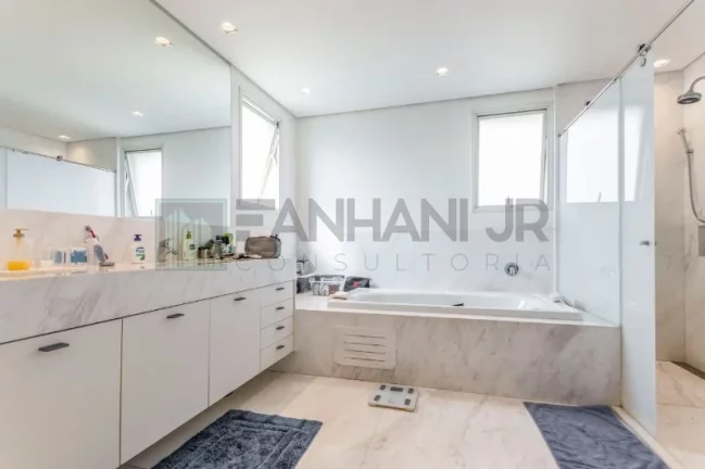 Imagem Descrição do imóvelVendo apartamento na Rua dr. Mário Ferraz. Apartamento à venda na região do Jardim Europa e Itaim Bibi, 200 m² de área útil com am