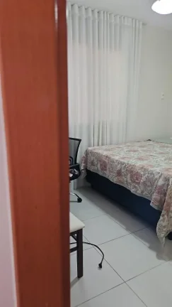 Imagem Apartamento 2 quartos sendo 1 suíte recém reformado, andar alto, planta lateral virada ao shopping Boulevard, vista lateral p mar.