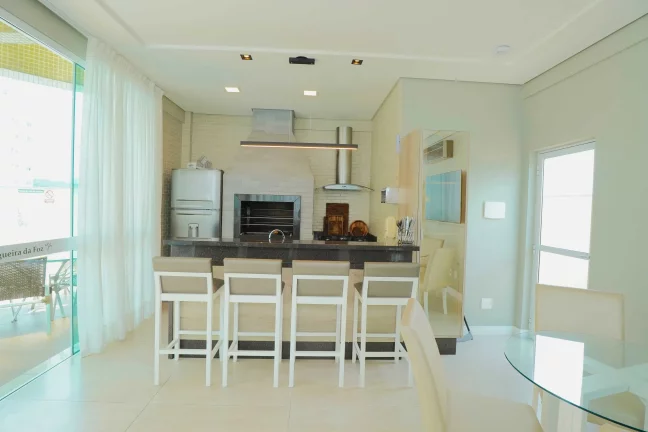 Imagem Apartamento com 3 dormitórios sendo 1 suíte e 2 vagas de garagem em Balneário Camboriú/SC