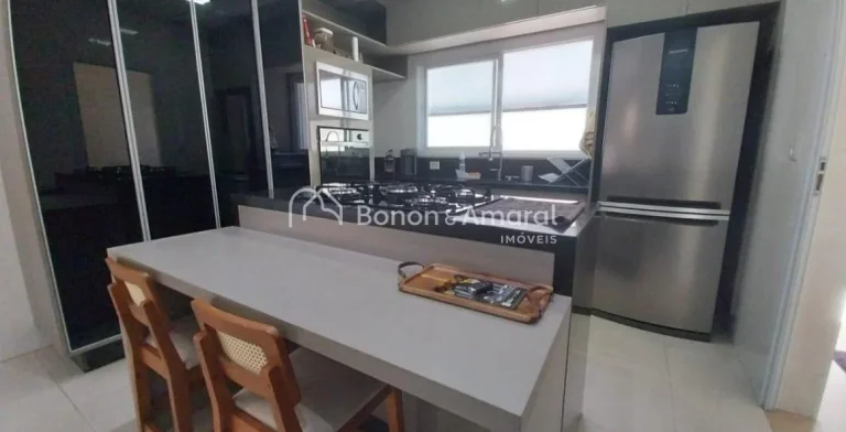 Imagem ...#34;Exclusiva Casa em Condomínio Fechado com Piscina Aquecida e Excelente Localização em Valinhos...#34;