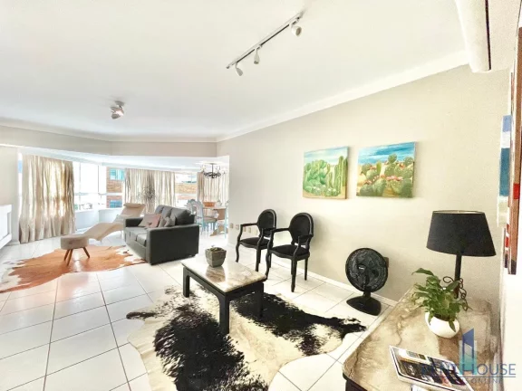 Imagem Apartamento Quadra Mar para Venda em Balneário Camboriú, CENTRO, 3 dormitórios, 1 suíte, 2 banheiros, 2 vagas