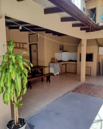 Imagem Casa com 3 dormitórios a 200m do mar, próximo a avenida principal no Bairro Bombas — Bombinhas/SC