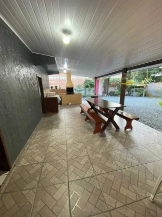 Imagem Casa com 4 dormitórios sendo 1 suíte e 4 vagas de garagem em Jarivatuba | Joinville/SC