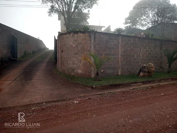 Imagem "Espaçoso Sobrado de 3 Dormitórios com Piscina e Pomar em Belvedere, Atibaia: Uma Oportunidade Imperdível!"