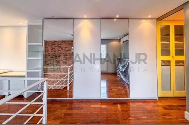 Imagem Venha conhecer o apartamento dos seus sonhos! Este incrível Loft Duplex está em excelente estado e possui características que vão te encantar. Ao ent
