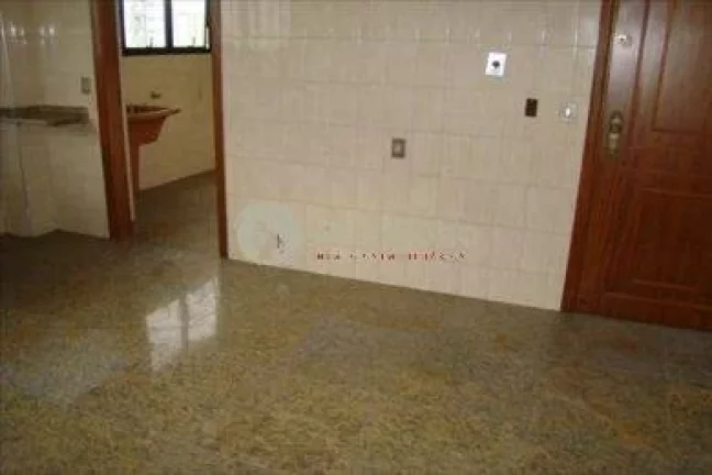 Imagem COBERTURA GRANDE E BEM DISTRIBUIDA A VENDA EM SANTOS!