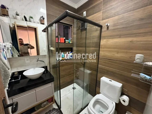 Imagem Casa toda planejada na Zona Norte de Londrina, com área de lazer c/ churrasqueira – conforto, economia e espaço para crescer! 3 vagas e energia solar.