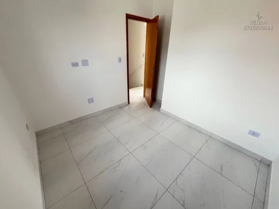 Imagem Casa de condomínio na Vila Tupi, 2 Dormitórios com Suíte! Sobreposta Alta!