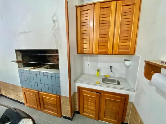 Imagem Casa 4 Dormitórios - Bairro --