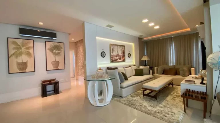 Imagem Apartamento vista mar mobiliado com 3 suítes e 3 vagas de garagem no Centro de Balneário Camboriú