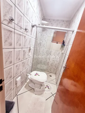 Imagem Excelente casa à venda no bairro Monte Alegre, com localização privilegiada, próxima a escolas, ...