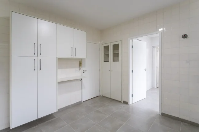 Imagem Apartamento 134M², 3Q, 1 Suíte, 2 Banheiros, 1 Vaga, Armários, Ar Condicionado.
