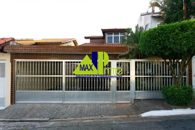 Imagem Casa para locação na Vila Granada, São Paulo-SP: 6 quartos, 1 suíte, 2 salas, 3 banheiros, 9 vagas de garagem, 300m²