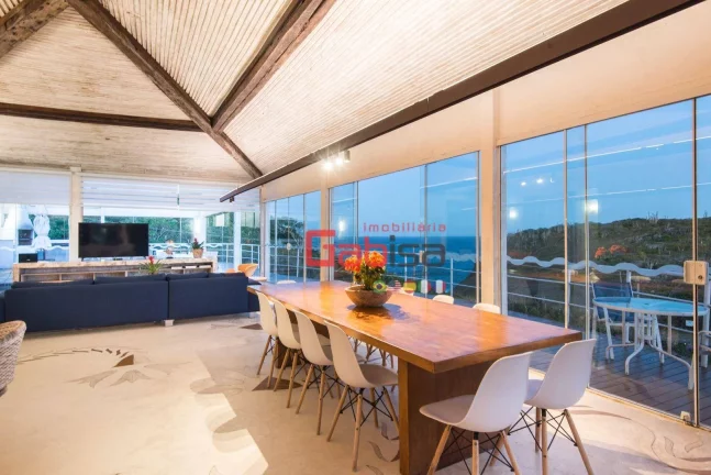 Imagem Casa com 4 dormitórios à venda, 340 m² por R$ 3.500.000,00 - Ferradura - Armação dos Búzios/RJ