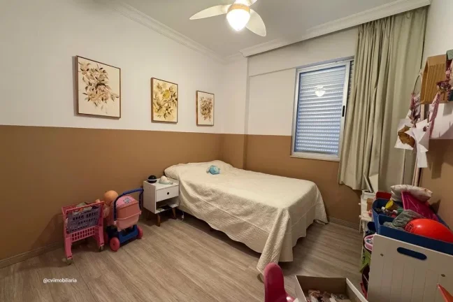 Imagem Este espaçoso apartamento oferece o conforto e a conveniência que você procura. Com um total de t...
