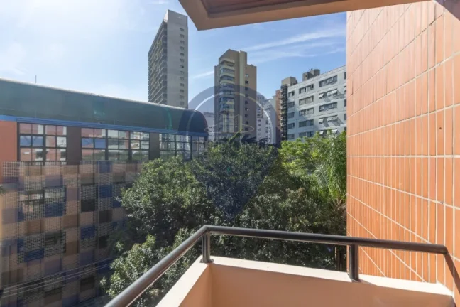 Imagem Imóvel de Alto Padrão na Vila Nova Conceição - 2 quartos, 2 suítes, 2 salas, 4 banheiros, 2 vagas, 127m² - São Paulo-SP