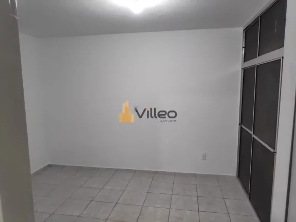 Imagem Duas casas.

Casa do piso superior: Em fino acabamento e inteira reformada.
Sala, dois quartos sendo...