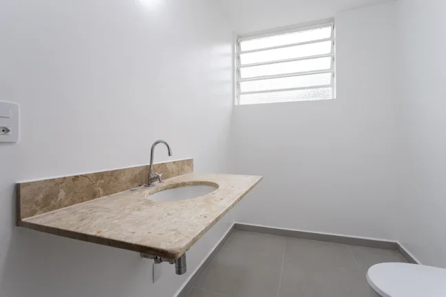 Imagem Apartamento 134M², 3Q, 1 Suíte, 2 Banheiros, 1 Vaga, Armários, Ar Condicionado.