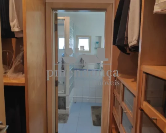 Imagem Apartamento com living para 02 ambientes, amplas janelas, lavabo, dormitórios ricos em armários, b...