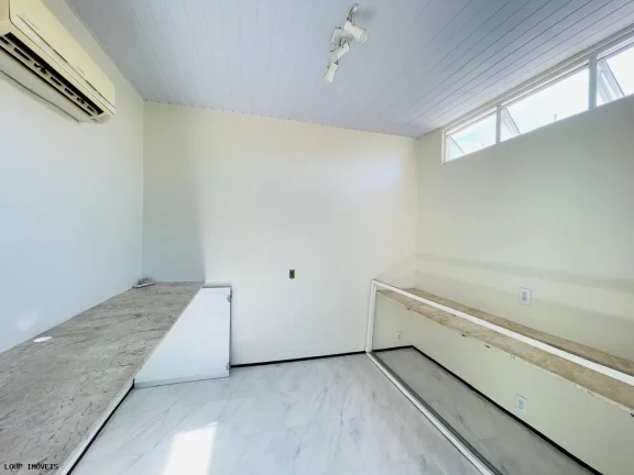 Imagem Casa para Venda em Fortaleza, Passaré, 4 dormitórios, 1 suíte, 3 banheiros, 4 vagas