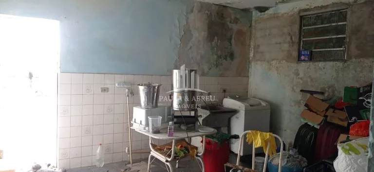 Imagem Casa com Escritura, 2 Dormitórios 1 Banheiro, 1 Vaga, Quintal grande, 2 Cômodos pequenos, Lavanderia, no Jardim Zaíra 3, Mauá-SP