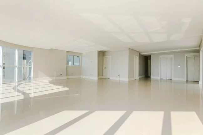 Imagem Apartamento frente mar com 4 suítes e 4 vagas de garagem em Balneário Camboriú