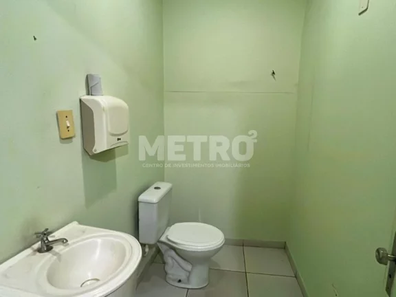 Imagem Aluguel de Ponto Comercial na praça do coliseu, 100 aproximados